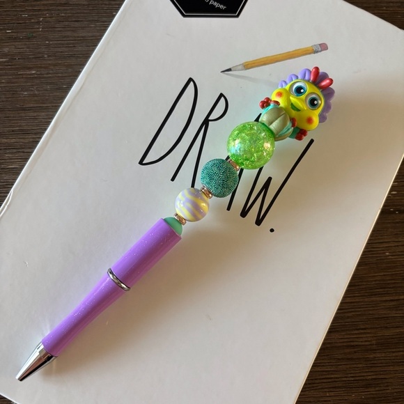 Disney Doorables: A Bug's Life: Baby Heimlich handmade beaded pen - Picture 2 of 4